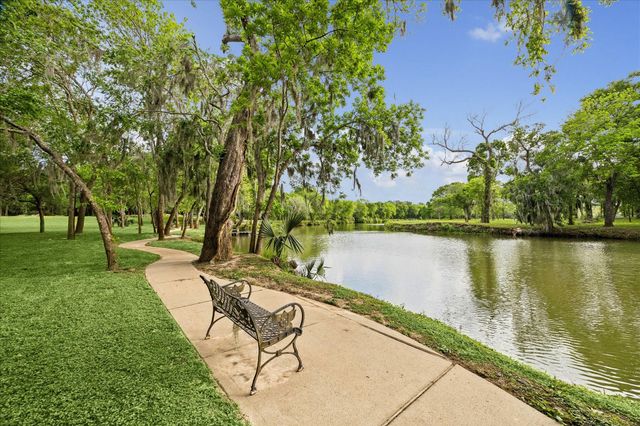 4 Steven Luke Lane, Friendswood, TX 77546
