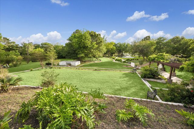 4 Steven Luke Lane, Friendswood, TX 77546