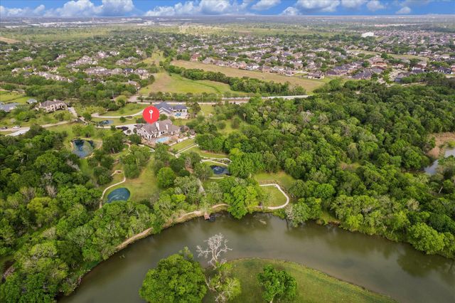 4 Steven Luke Lane, Friendswood, TX 77546