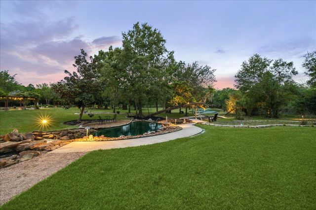 4 Steven Luke Lane, Friendswood, TX 77546