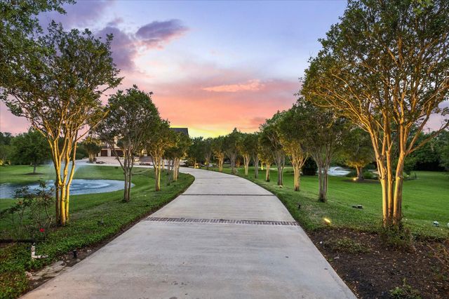 4 Steven Luke Lane, Friendswood, TX 77546