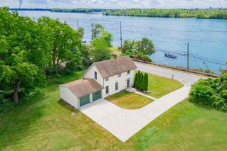 25653 W River Road, Grosse Ile Twp, MI 48138