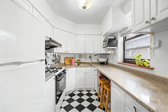 25-34 Union Street 6E, Flushing, NY 11354