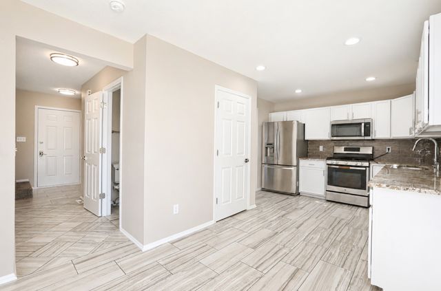 6109 NW 50th Street, Johnston, IA 50131