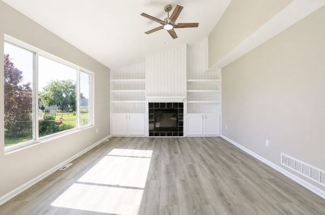 6109 NW 50th Street, Johnston, IA 50131