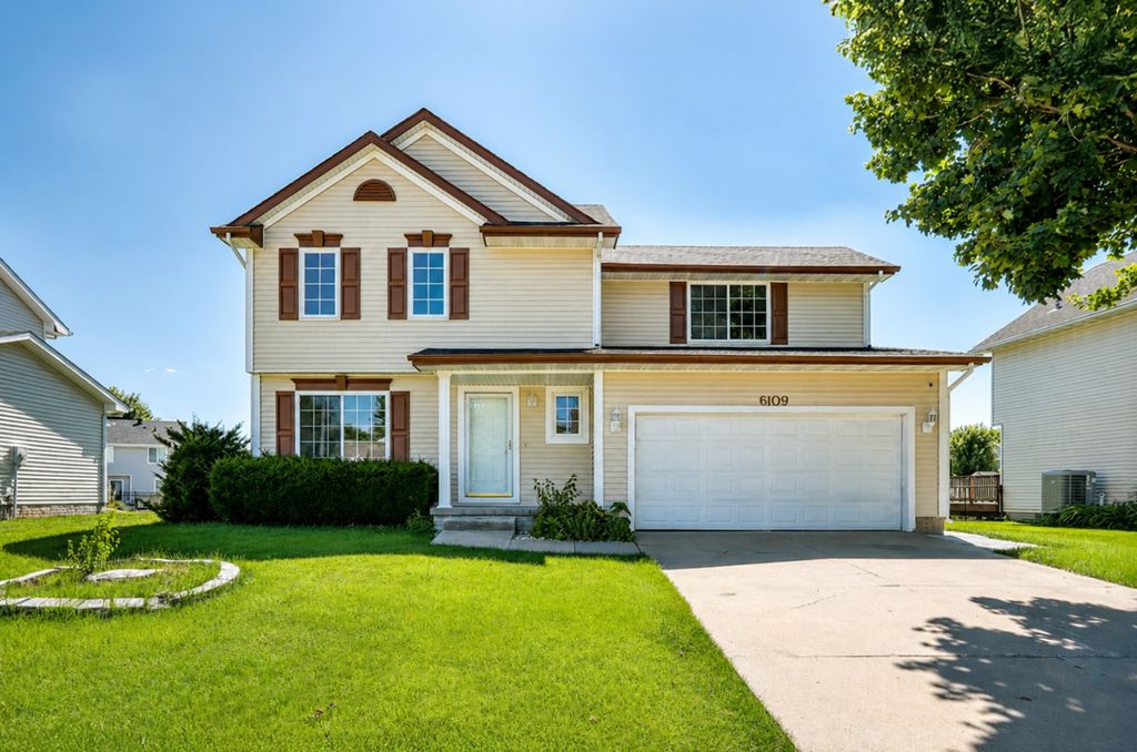 6109 NW 50th Street, Johnston, IA 50131