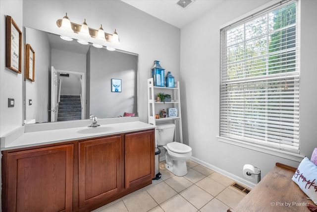 279 Garden Drive, Elgin, IL 60124