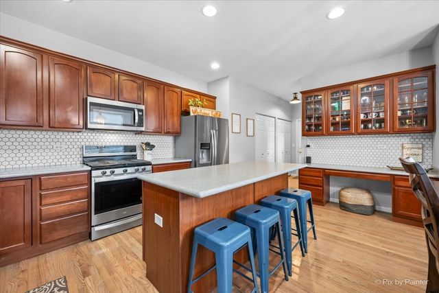 279 Garden Drive, Elgin, IL 60124