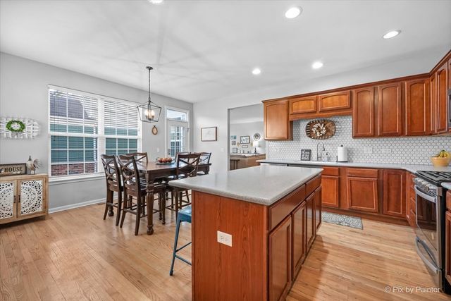 279 Garden Drive, Elgin, IL 60124