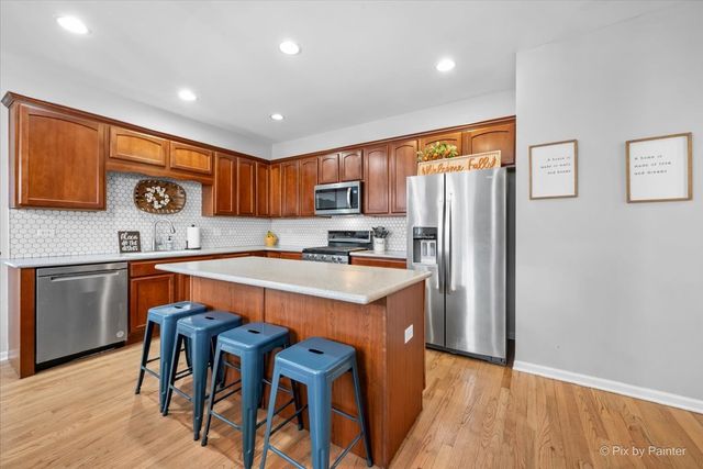 279 Garden Drive, Elgin, IL 60124