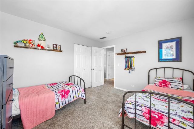 279 Garden Drive, Elgin, IL 60124