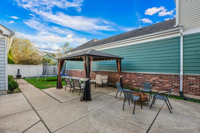 279 Garden Drive, Elgin, IL 60124