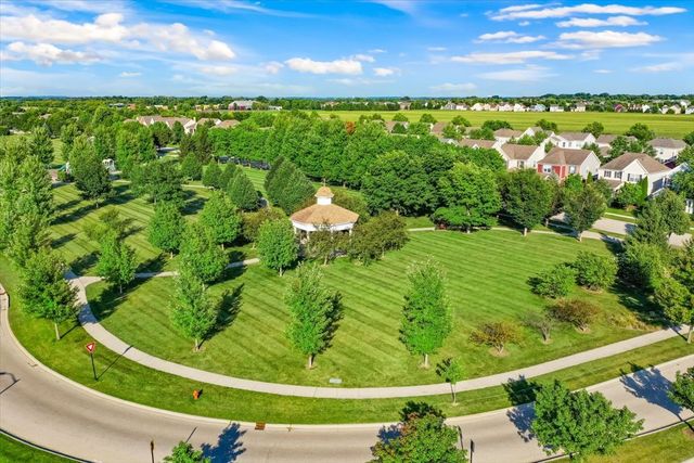 279 Garden Drive, Elgin, IL 60124