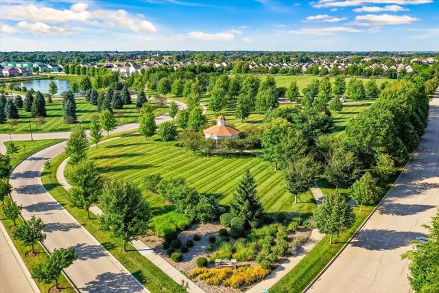 279 Garden Drive, Elgin, IL 60124