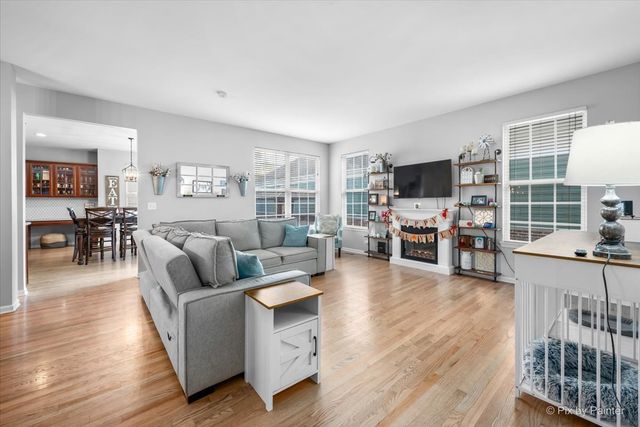 279 Garden Drive, Elgin, IL 60124