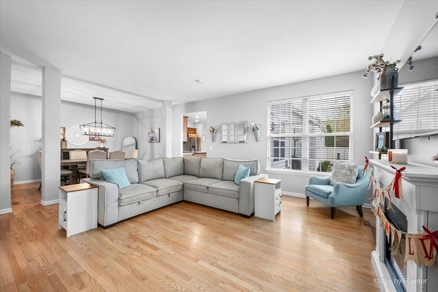 279 Garden Drive, Elgin, IL 60124