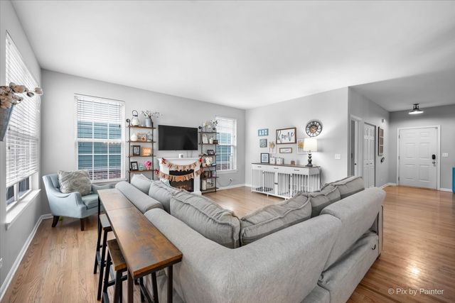 279 Garden Drive, Elgin, IL 60124