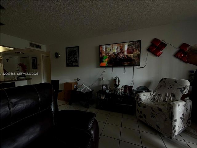 5201 NW 7th St 104, Miami, FL 33126