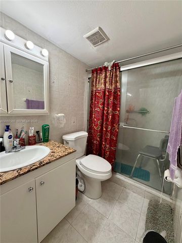 5201 NW 7th St 104, Miami, FL 33126