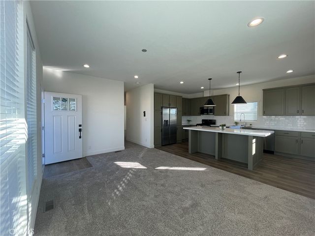 12995 6th 9, Yucaipa, CA 92399