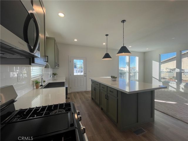 12995 6th 9, Yucaipa, CA 92399