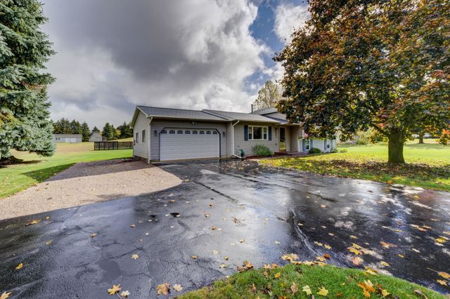 12199 S Lincoln Hollow, Cedar, MI 49621