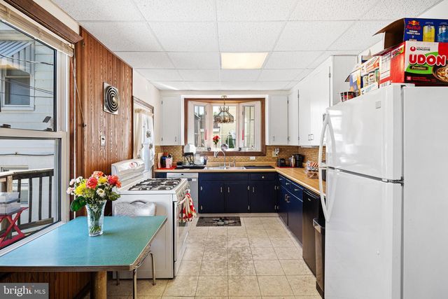203 ALBANY AVE, Barrington, NJ 08007