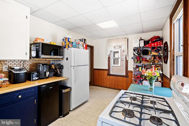 203 ALBANY AVE, Barrington, NJ 08007