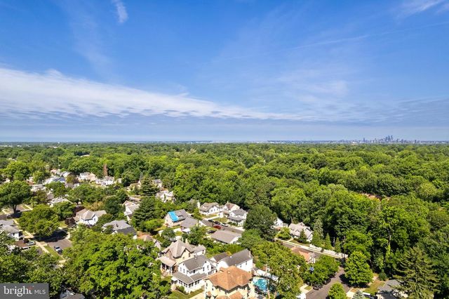 203 ALBANY AVE, Barrington, NJ 08007