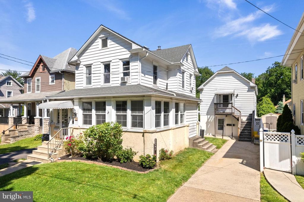 203 ALBANY AVE, Barrington, NJ 08007
