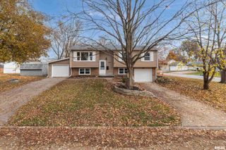 3205 CANDLEWICK Drive, Bettendorf, IA 52722