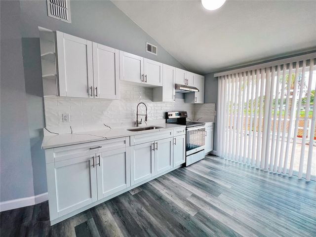 10204 BELLHURST COURT, Tampa, FL 33615