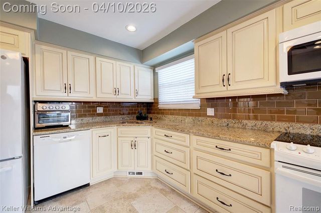 42092 Queen Anne Court, Northville, MI 48167