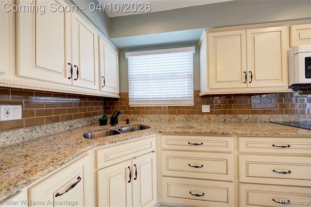 42092 Queen Anne Court, Northville, MI 48167