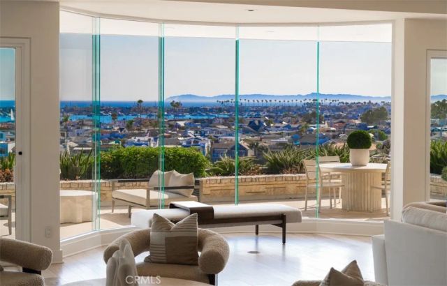 1535 Dolphin Terrace, Corona Del Mar, CA 92625