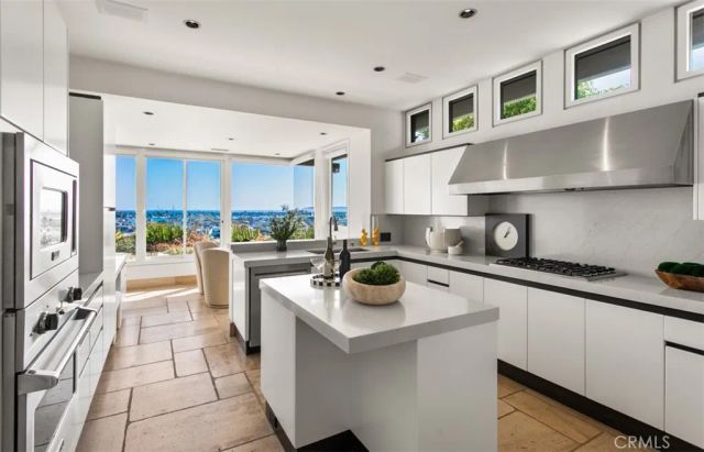 1535 Dolphin Terrace, Corona Del Mar, CA 92625