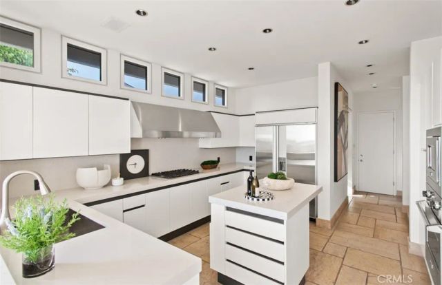 1535 Dolphin Terrace, Corona Del Mar, CA 92625