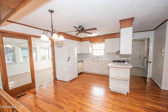 8564 S Nc 41 Highway, Wallace, NC 28466