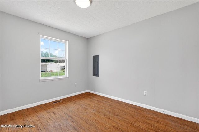 216 Bent Tree Dr, Vine Grove, KY 40175