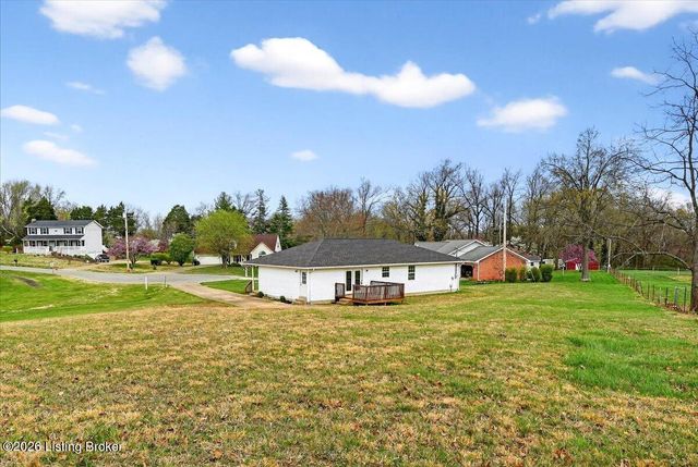 216 Bent Tree Dr, Vine Grove, KY 40175