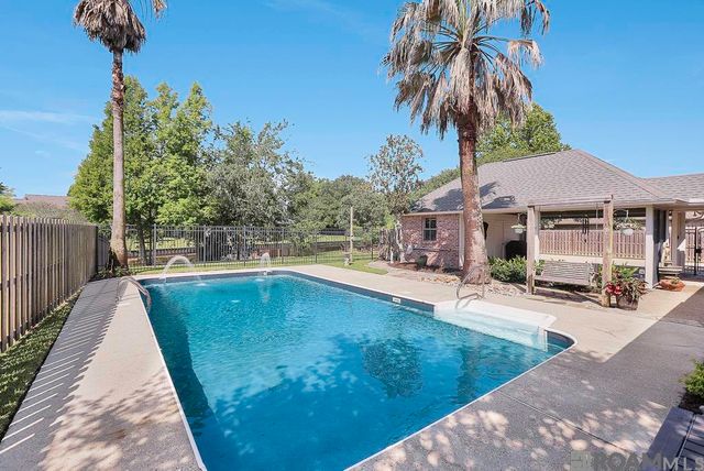 15457 Therese Ct, Prairieville, LA 70769