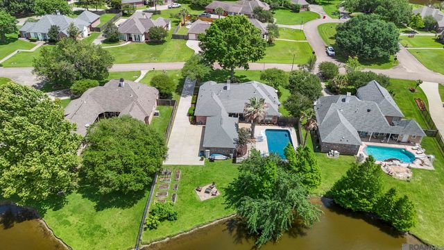 15457 Therese Ct, Prairieville, LA 70769