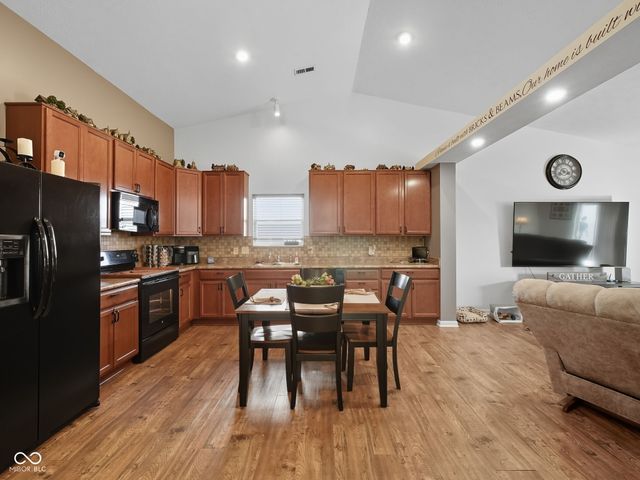 4339 W Parkway Court, New Palestine, IN 46163