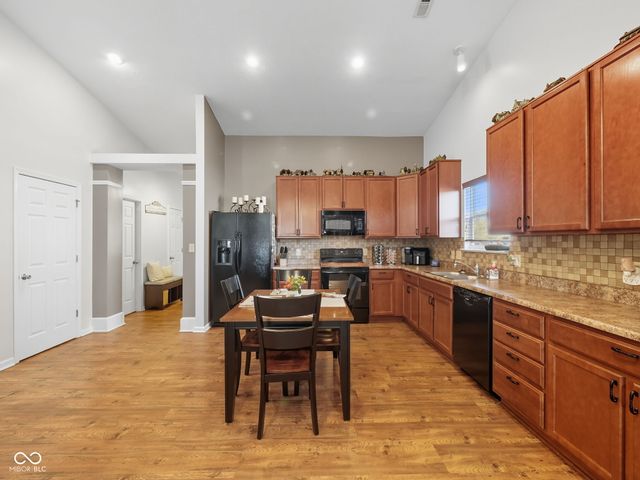 4339 W Parkway Court, New Palestine, IN 46163