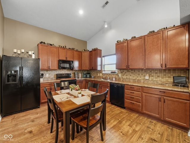 4339 W Parkway Court, New Palestine, IN 46163