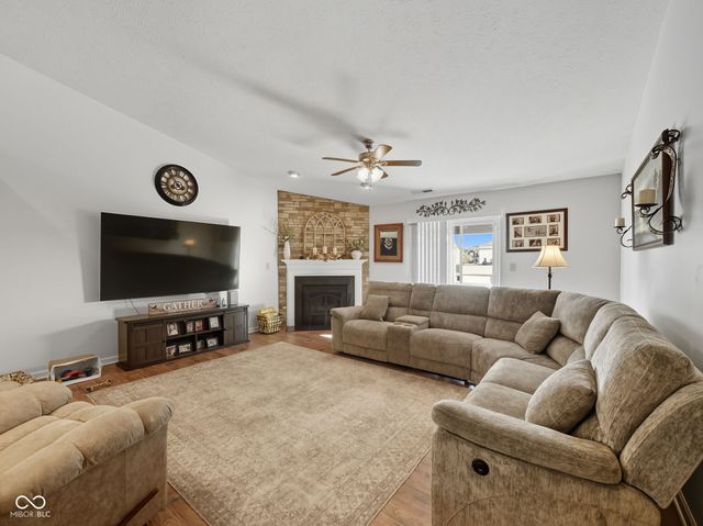 4339 W Parkway Court, New Palestine, IN 46163