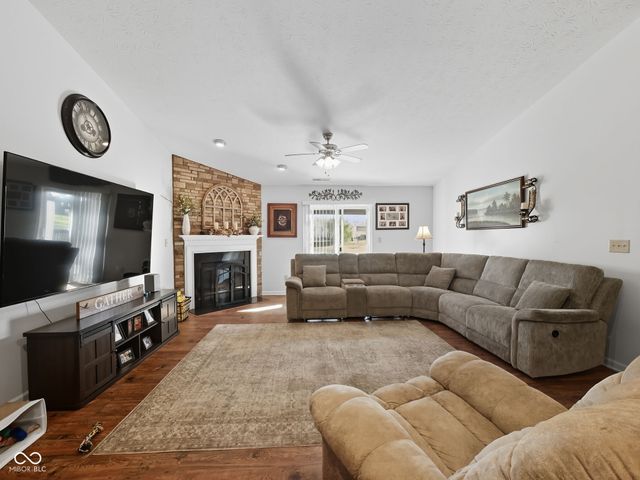 4339 W Parkway Court, New Palestine, IN 46163