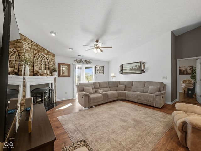 4339 W Parkway Court, New Palestine, IN 46163