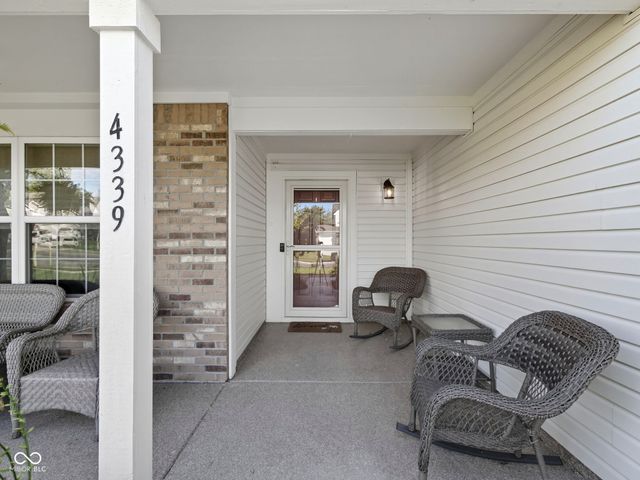 4339 W Parkway Court, New Palestine, IN 46163