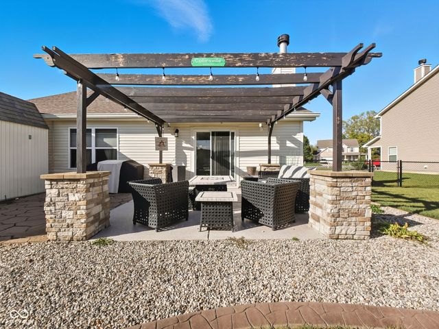 4339 W Parkway Court, New Palestine, IN 46163